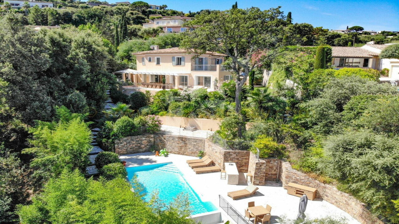 villa in St Tropez : Rent this stunning 5 bedrooms villa for 10 guests and with a breathtaking sea view of  Saint Tropez. - Photo 0