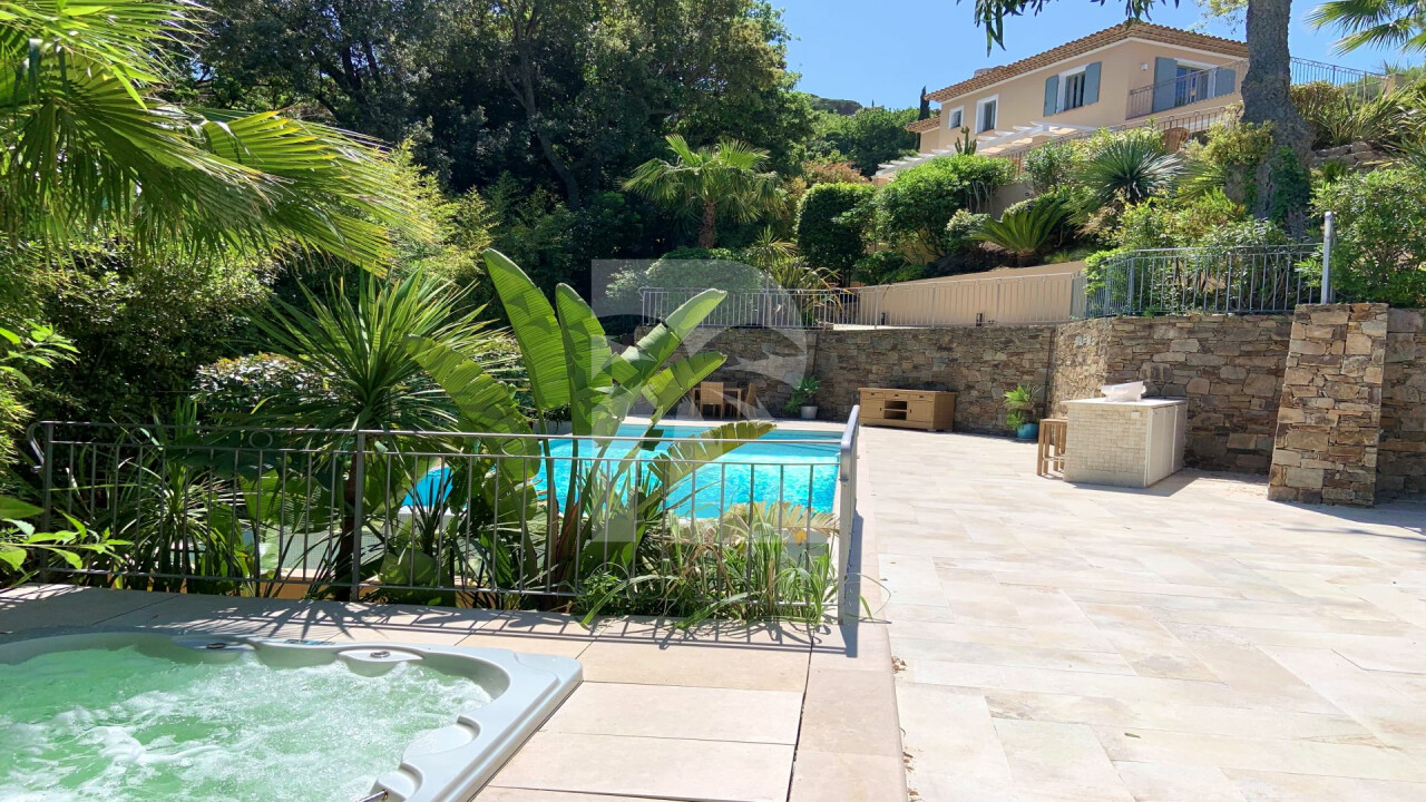 villa in St Tropez : Rent this stunning 5 bedrooms villa for 10 guests and with a breathtaking sea view of  Saint Tropez. - Photo 5