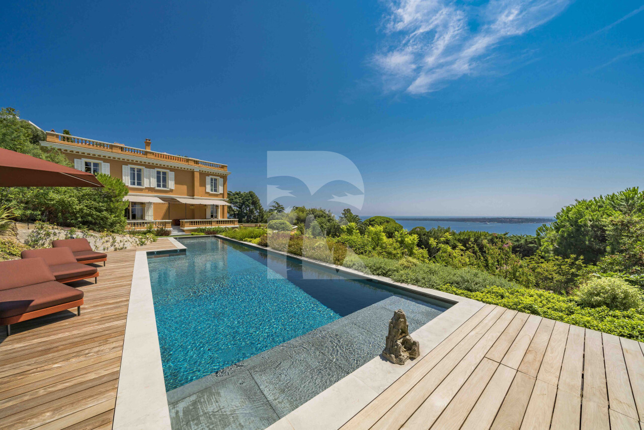 villa in Cannes : Rent stunning 10 bedroom property with incredible views over Cannes and the sea located in a huge garden of over 1 hectare of gardens - Photo 0