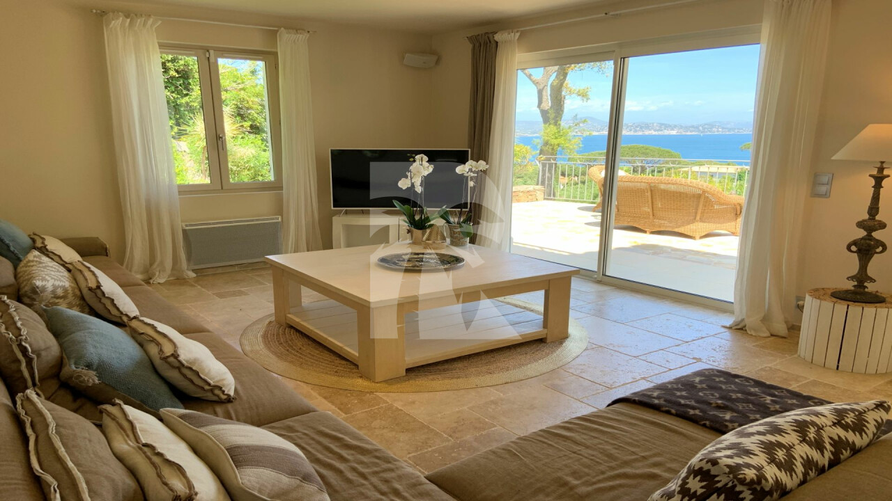 villa in St Tropez : Rent this stunning 5 bedrooms villa for 10 guests and with a breathtaking sea view of  Saint Tropez. - Photo 12
