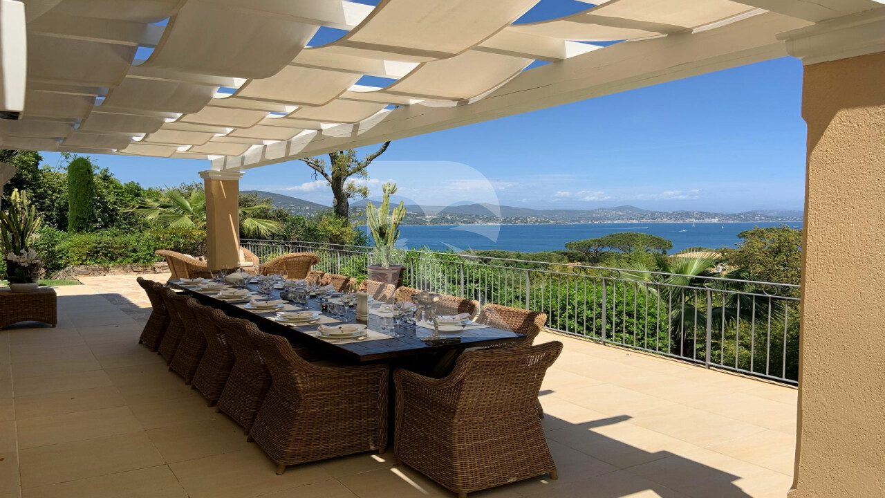 villa in St Tropez : Rent this stunning 5 bedrooms villa for 10 guests and with a breathtaking sea view of  Saint Tropez. - Photo 2