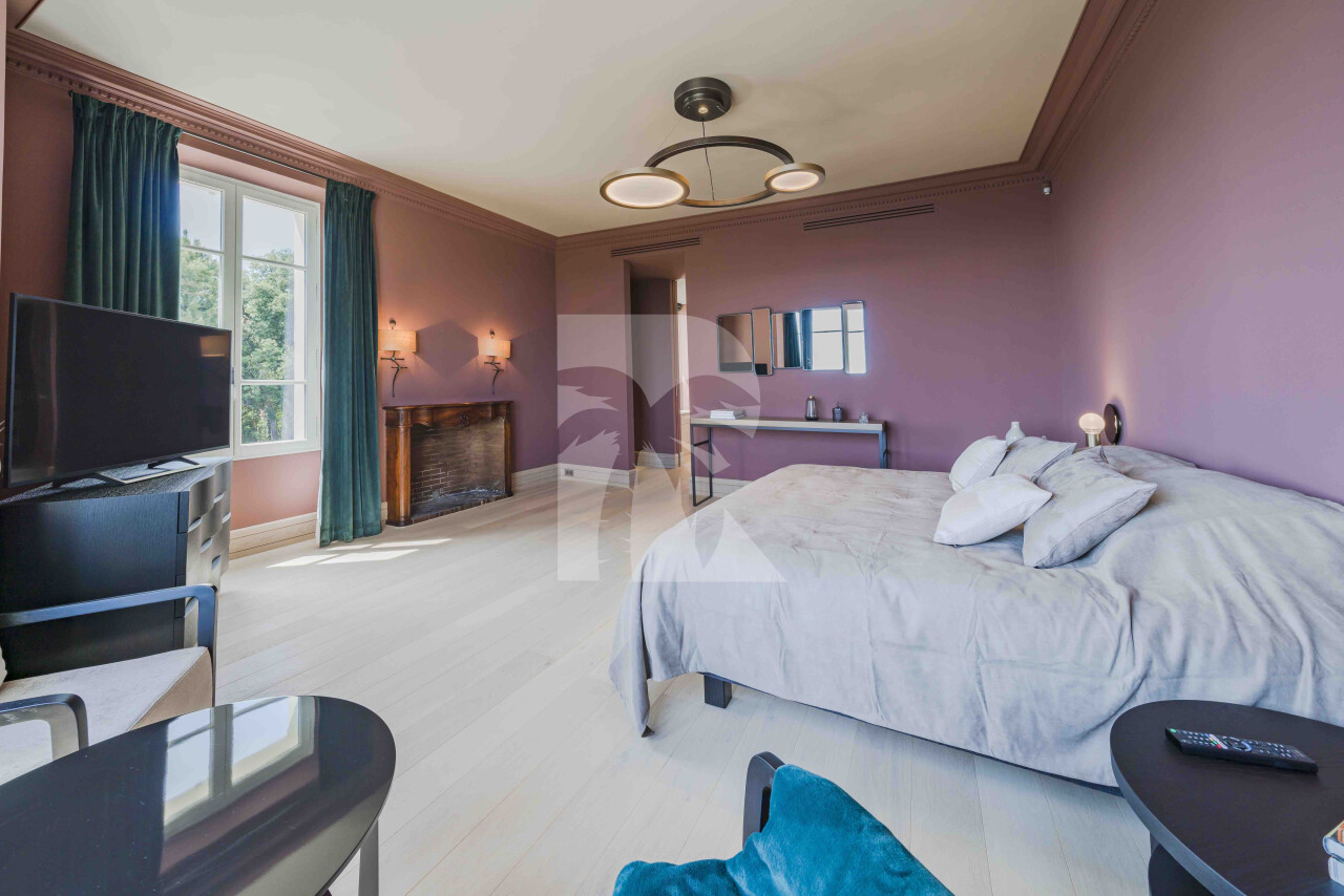 villa in Cannes : Rent stunning 10 bedroom property with incredible views over Cannes and the sea located in a huge garden of over 1 hectare of gardens - Photo 11