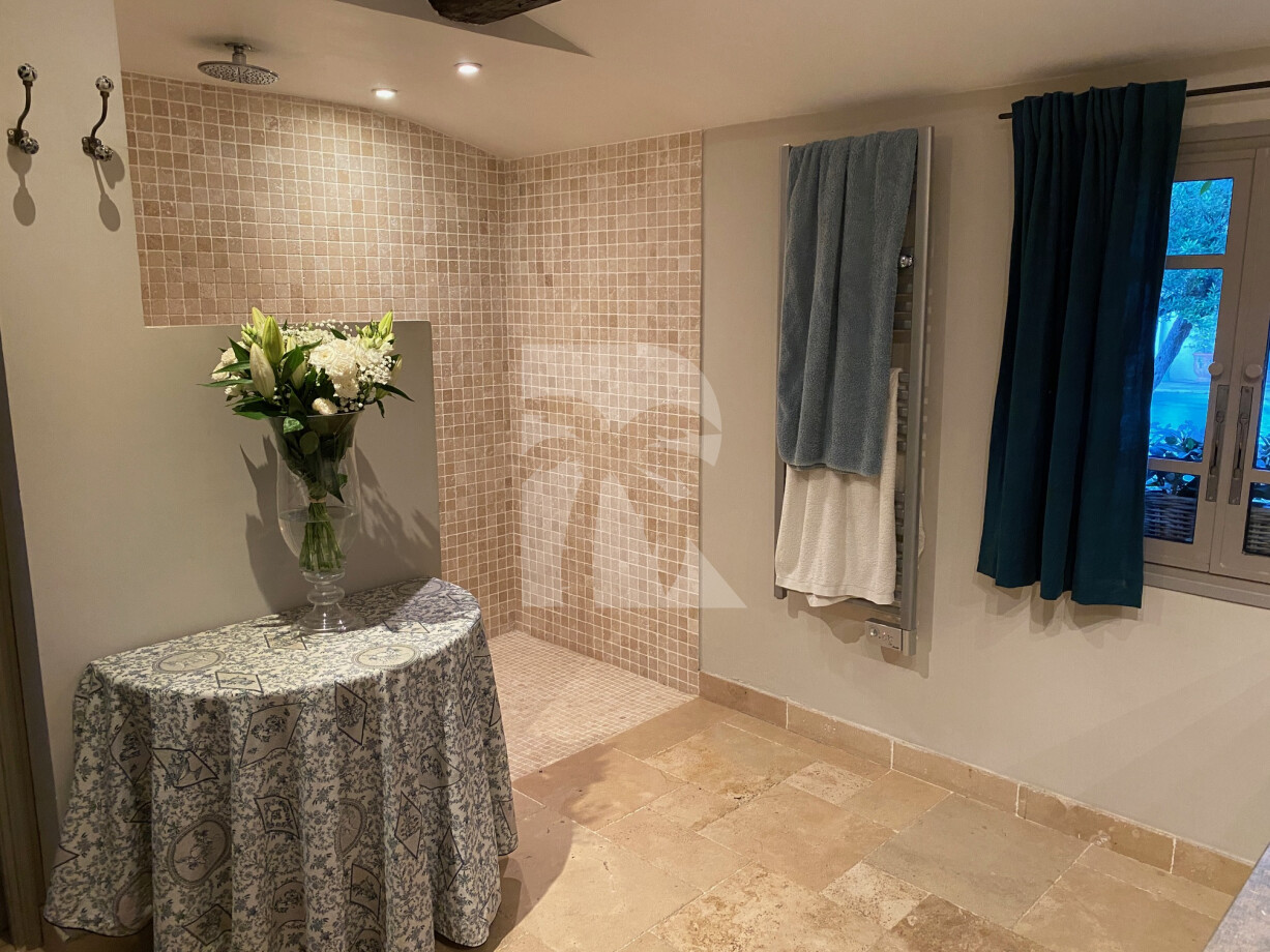 villa in Valbonne : Rent this wonderful Mas located within walking distance to the wonderful village of Valbonne - Photo 11