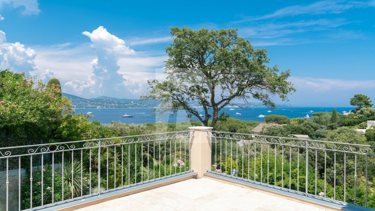 villa in St Tropez : Rent this stunning 5 bedrooms villa for 10 guests and with a breathtaking sea view of  Saint Tropez. - Photo 1