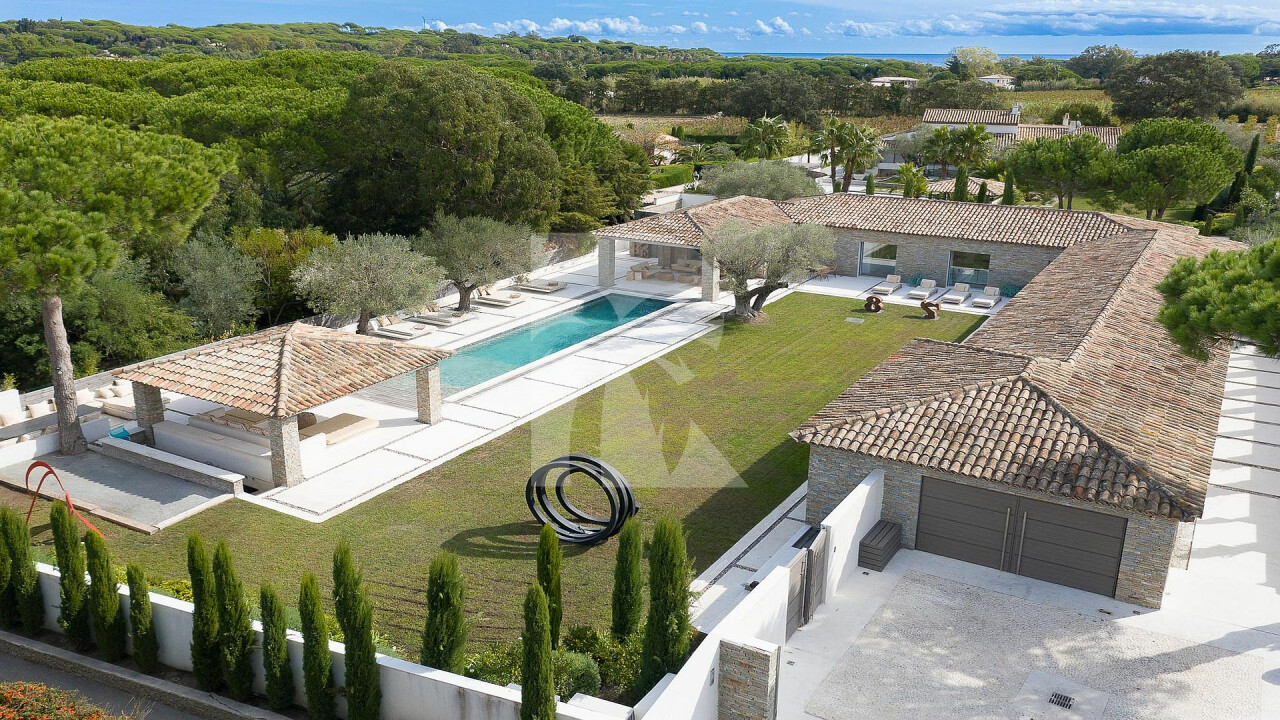 villa in  : Rent this charming villa located in les salins with 8 bedrooms. ( 7 for guests and one for staff) - Photo 0