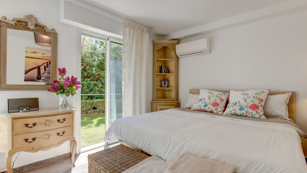 villa in Cannes : Rent modern, gorgeous Villa in Cannes Croix des Gardes, close to the Croisette and the beaches of Cannes - Photo 14