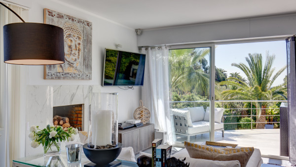 villa in Cannes : Rent modern, gorgeous Villa in Cannes Croix des Gardes, close to the Croisette and the beaches of Cannes - Photo 21