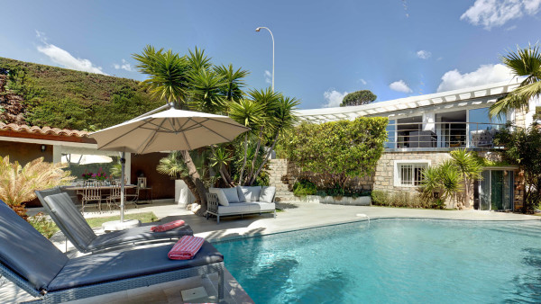 villa in Cannes : Rent modern, gorgeous Villa in Cannes Croix des Gardes, close to the Croisette and the beaches of Cannes - Photo 5