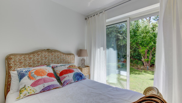 villa in Cannes : Rent modern, gorgeous Villa in Cannes Croix des Gardes, close to the Croisette and the beaches of Cannes - Photo 18