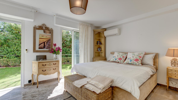 villa in Cannes : Rent modern, gorgeous Villa in Cannes Croix des Gardes, close to the Croisette and the beaches of Cannes - Photo 6