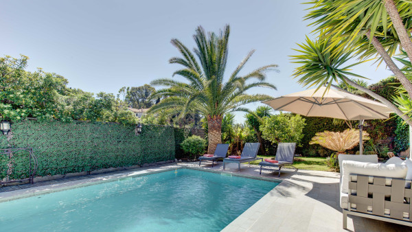 villa in Cannes : Rent modern, gorgeous Villa in Cannes Croix des Gardes, close to the Croisette and the beaches of Cannes - Photo 11