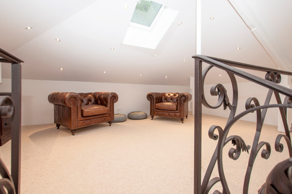 villa in Mougins : Rent stunning Villa walking distance to Mougins Village, entirely refurbished and modern - Photo 13