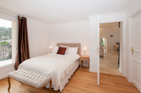 villa in Mougins : Rent stunning Villa walking distance to Mougins Village, entirely refurbished and modern - Photo 9