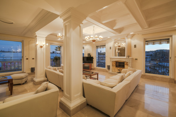 apartment in Cannes : Rent the most prestigious Penthouse in Cannes, on the Croisette with views down the beach, Croisette and the sea/port of Cannes - Photo 5