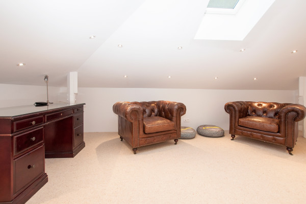 villa in Mougins : Rent stunning Villa walking distance to Mougins Village, entirely refurbished and modern - Photo 14