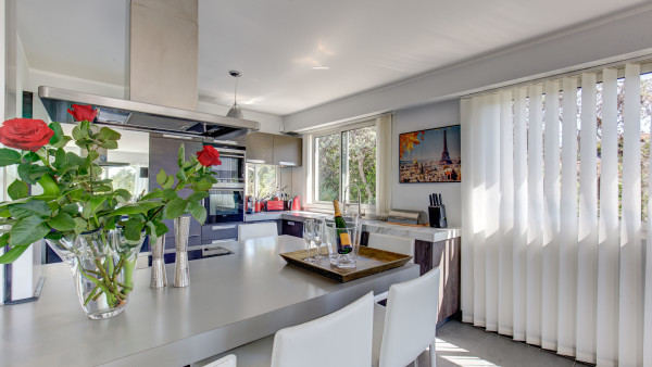 villa in Cannes : Rent modern, gorgeous Villa in Cannes Croix des Gardes, close to the Croisette and the beaches of Cannes - Photo 4