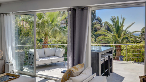 villa in Cannes : Rent modern, gorgeous Villa in Cannes Croix des Gardes, close to the Croisette and the beaches of Cannes - Photo 10