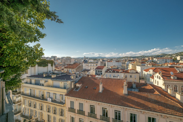 apartment in Cannes : Rent the most prestigious Penthouse in Cannes, on the Croisette with views down the beach, Croisette and the sea/port of Cannes - Photo 29