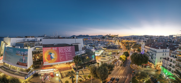 apartment in Cannes : Rent the most prestigious Penthouse in Cannes, on the Croisette with views down the beach, Croisette and the sea/port of Cannes - Photo 2