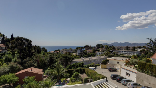 villa in Cannes : Rent modern, gorgeous Villa in Cannes Croix des Gardes, close to the Croisette and the beaches of Cannes - Photo 3