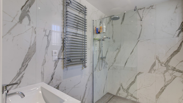 villa in Cannes : Rent modern, gorgeous Villa in Cannes Croix des Gardes, close to the Croisette and the beaches of Cannes - Photo 25