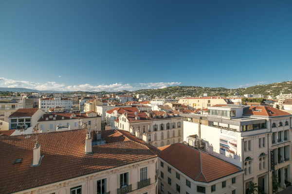 apartment in Cannes : Rent the most prestigious Penthouse in Cannes, on the Croisette with views down the beach, Croisette and the sea/port of Cannes - Photo 26