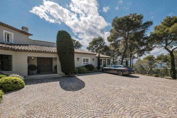 villa in Mougins : Rent incredible and unique villa in Mougins with 360 views - Photo 49