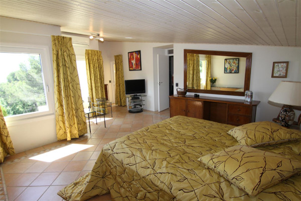 villa in Mougins : Rent Villa with Magnificent Grounds in Mougins - Photo 5