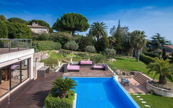 villa in Cannes : Modern 5 bedroom, 4 bathroom villa to rent in Cannes with sea views and care taker - Photo 3
