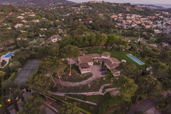 villa in Mougins : Rent incredible and unique villa in Mougins with 360 views - Photo 153