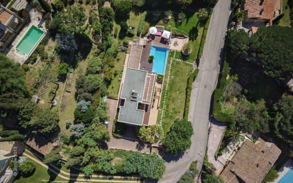 villa in Cannes : Modern 5 bedroom, 4 bathroom villa to rent in Cannes with sea views and care taker - Photo 26