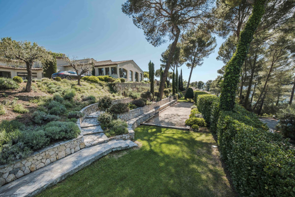 villa in Mougins : Rent incredible and unique villa in Mougins with 360 views - Photo 43