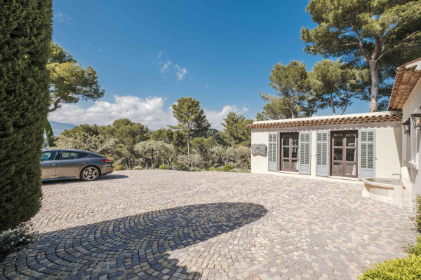 villa in Mougins : Rent incredible and unique villa in Mougins with 360 views - Photo 55
