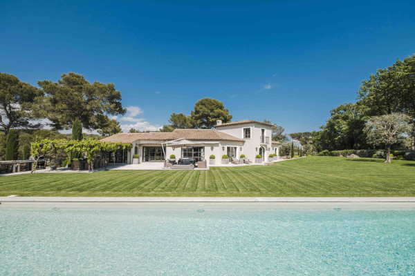 villa in Mougins : Rent incredible and unique villa in Mougins with 360 views - Photo 35
