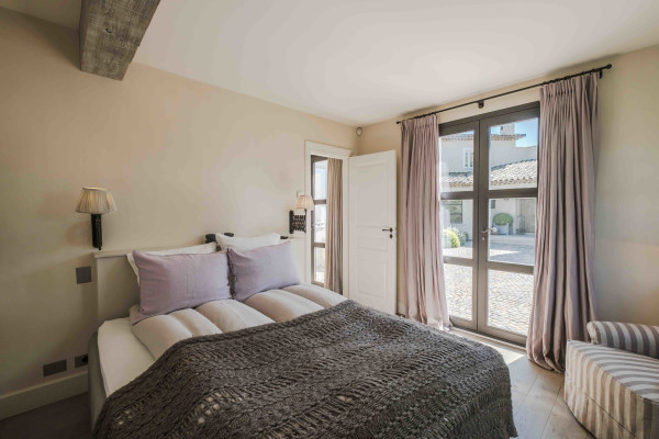 villa in Mougins : Rent incredible and unique villa in Mougins with 360 views - Photo 8