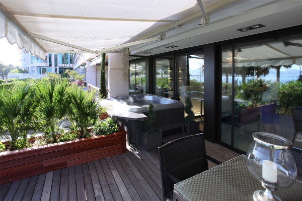 apartment in Cannes : Rent the Croisette's most stunning Penthouse with huge gardens and sea views - Photo 14