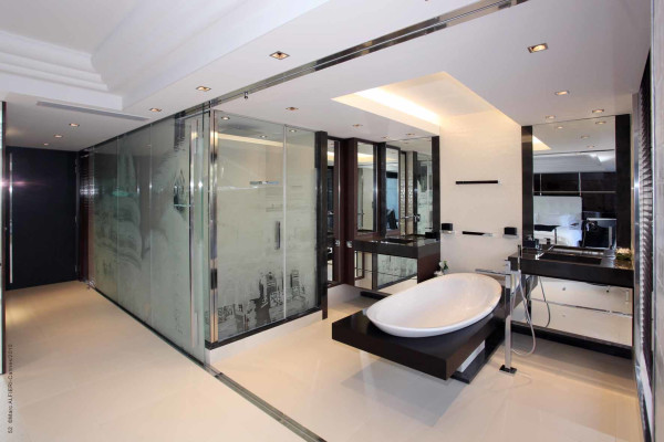 apartment in Cannes : Rent the Croisette's most stunning Penthouse with huge gardens and sea views - Photo 48