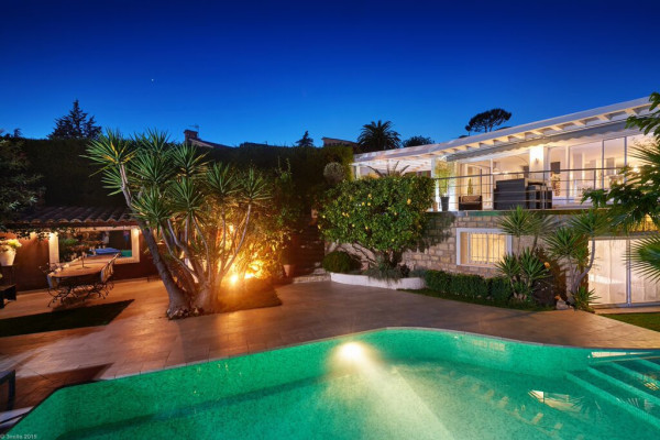 villa in Cannes : Rent modern, gorgeous Villa in Cannes Croix des Gardes, close to the Croisette and the beaches of Cannes - Photo 33
