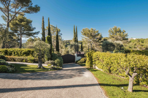 villa in Mougins : Rent incredible and unique villa in Mougins with 360 views - Photo 123