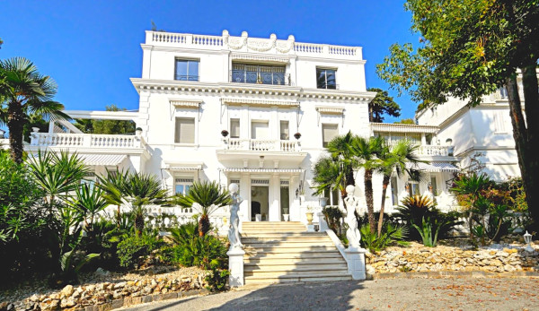 villa in Cannes : Rent unique and spacious 14 bedroom Belle Epoque villa close to the heart of Cannes - Photo 0