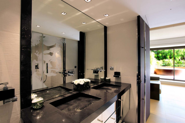 apartment in Cannes : Rent the Croisette's most stunning Penthouse with huge gardens and sea views - Photo 37