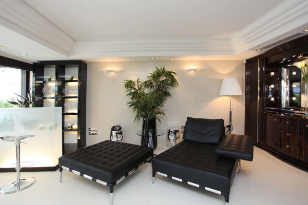 apartment in Cannes : Rent the Croisette's most stunning Penthouse with huge gardens and sea views - Photo 18
