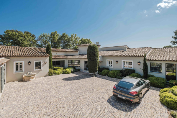 villa in Mougins : Rent incredible and unique villa in Mougins with 360 views - Photo 48