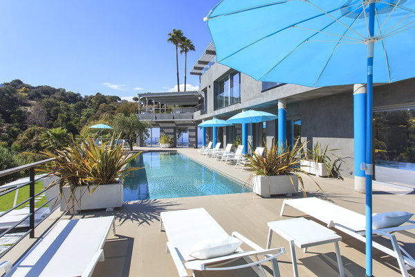 villa in Cannes : Rent modern 6 bedroom villa with swimming pool and sea view in the heights of Cannes - Photo 37