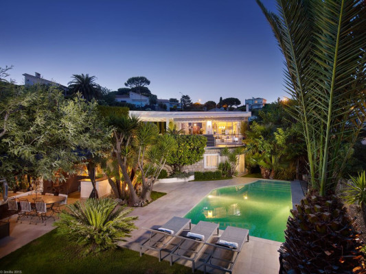 villa in Cannes : Rent modern, gorgeous Villa in Cannes Croix des Gardes, close to the Croisette and the beaches of Cannes - Photo 0
