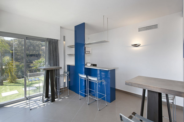 villa in Cannes : Rent modern 6 bedroom villa with swimming pool and sea view in the heights of Cannes - Photo 21