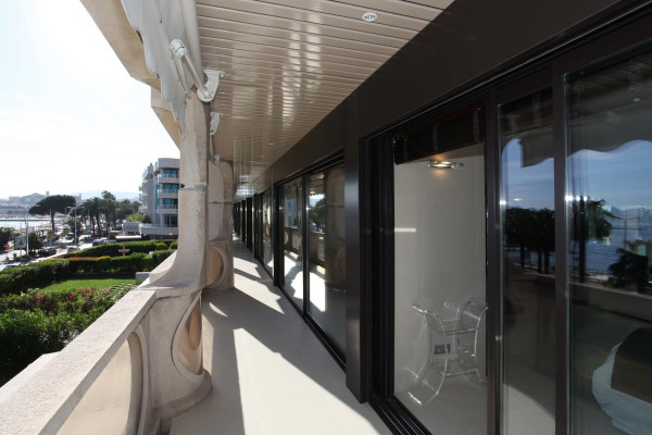 apartment in Cannes : Rent the Croisette's most stunning Penthouse with huge gardens and sea views - Photo 39