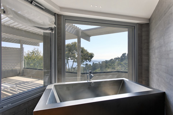 villa in Cannes : Rent modern 6 bedroom villa with swimming pool and sea view in the heights of Cannes - Photo 27