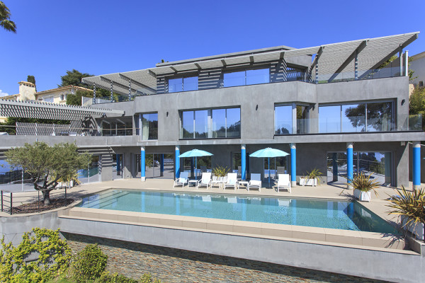 villa in Cannes : Rent modern 6 bedroom villa with swimming pool and sea view in the heights of Cannes - Photo 44