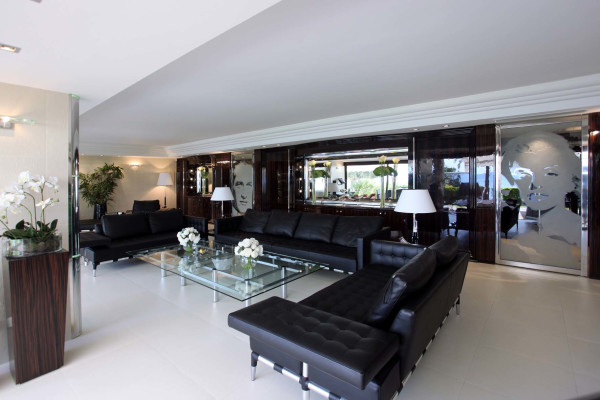 apartment in Cannes : Rent the Croisette's most stunning Penthouse with huge gardens and sea views - Photo 19